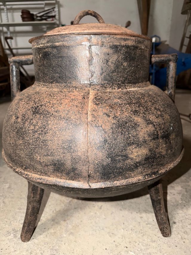 Olla antigua hierro fundido Siglo XIX