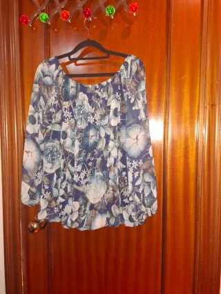 Blusa floral transparente