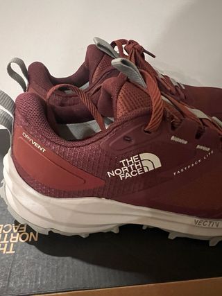 Zapatillas Mujer The North Face granates y Grises