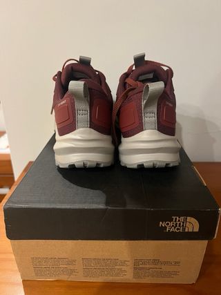 Zapatillas Mujer The North Face granates y Grises