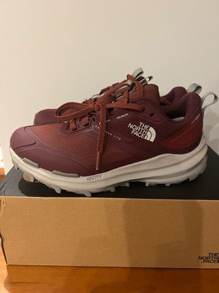 Zapatillas Mujer The North Face granates y Grises