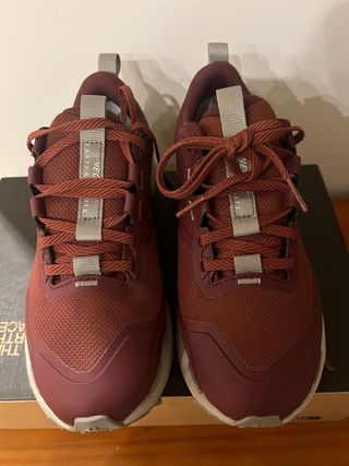 Zapatillas Mujer The North Face granates y Grises