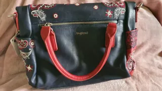 Bolso Desigual Negro y Rojo