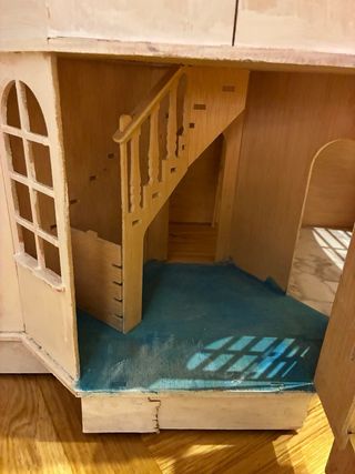 Casita de muñecas de madera