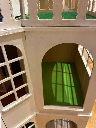 Casita de muñecas de madera