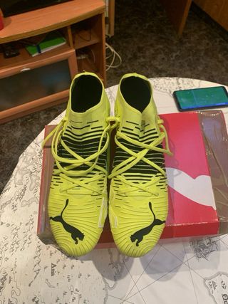Botas de fútbol Puma amarillas