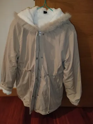 Cappotto premaman beige con cappuccio