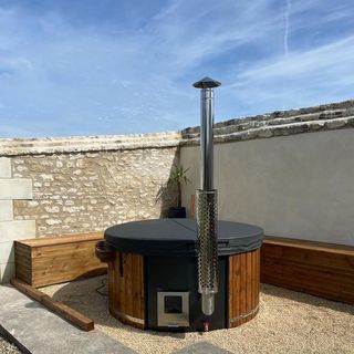 Spa de jardín de madera y metal