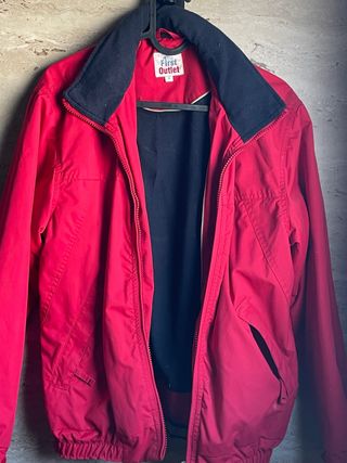 Dos chaquetas First Outlet (roja y azul)