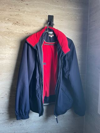 Dos chaquetas First Outlet (roja y azul)