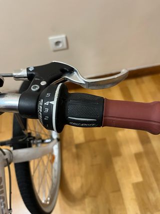 Bicicleta juvenil blanca