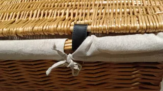 Cesta tipo arcón de mimbre con bolsa interio