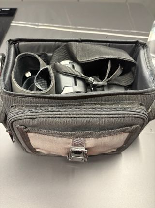 Cámara Pentax Plata y Negra