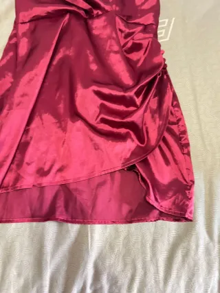 Vestido rojo satinado