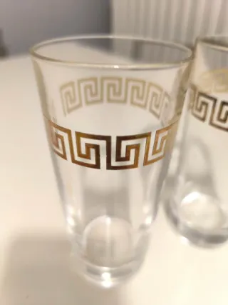 Bicchieri con greca dorata