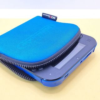 Nintendo 2DS Console Nero/Blu + Mario Kart 7