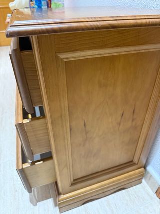 Mesita de noche de madera