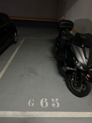 Parcela de garaje compartida para moto.