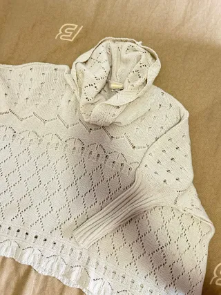 Jersey de punto calado con capucha