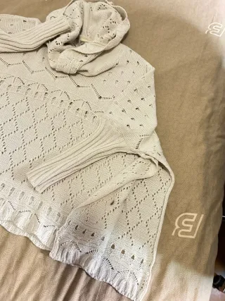 Jersey de punto calado con capucha