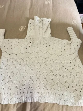 Jersey de punto calado con capucha