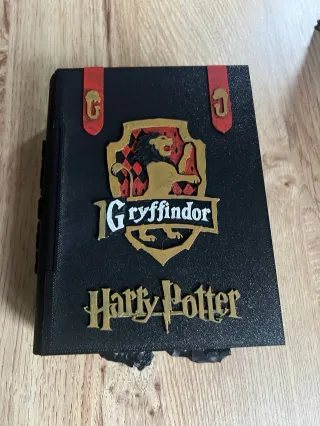 Caja Libro de Harry Potter - Gryffindor +tu nombre