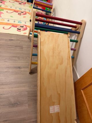 Gimnasio madera natural niños