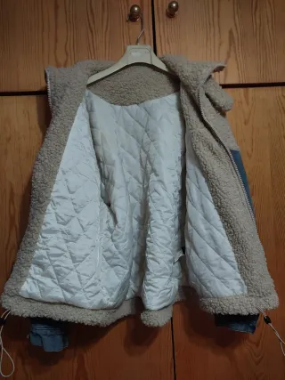 Cazadora juvenil beige y azul