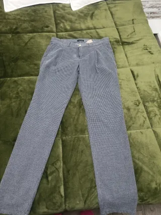 Pantalón de mujer gris y blanco