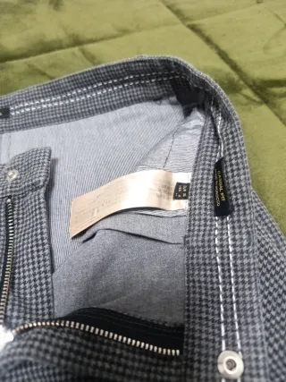 Pantalón de mujer gris y blanco