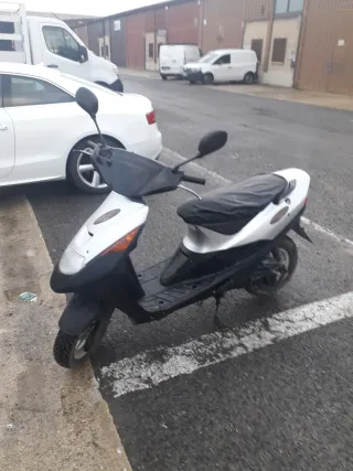 Suzuki 2T Scooter Ciclomotor  también sebende