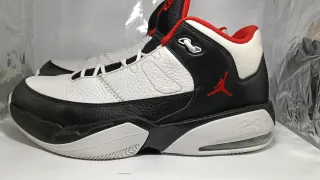 Zapatillas Jordan Negras, Rojas y Blancas