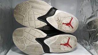 Zapatillas Jordan Negras, Rojas y Blancas