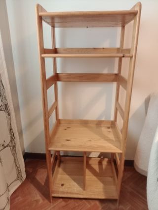 Estantería de madera