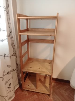 Estantería de madera