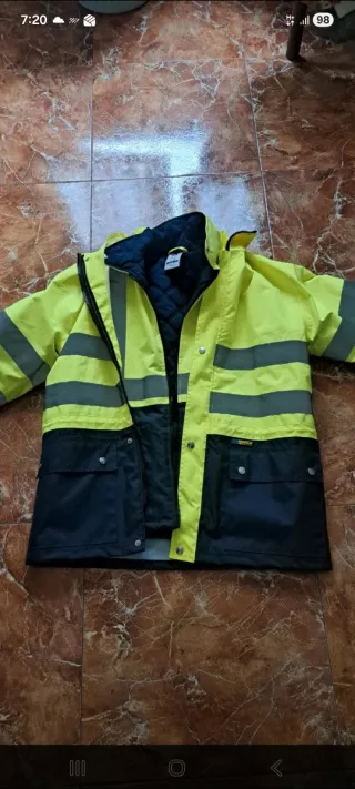 Chubasquero y chaqueta 2 en 1