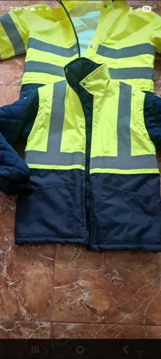 Chubasquero y chaqueta 2 en 1