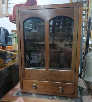 Mueble para catavinos antiguo