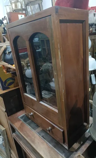 Mueble para catavinos antiguo