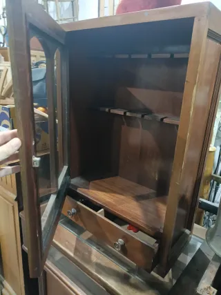 Mueble para catavinos antiguo