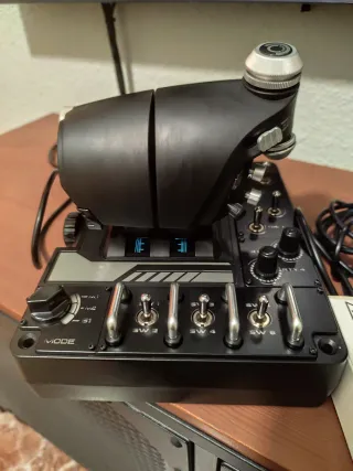 Logitech X-56 Joystick y Palanca de Gases