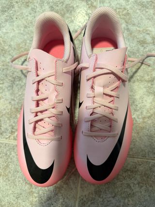 Botas de fútbol Nike rosas