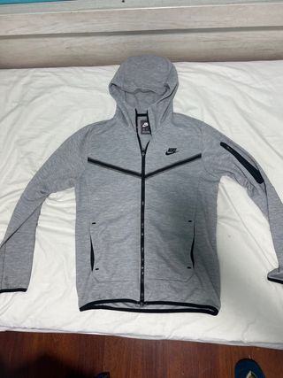 Sudadera Nike Tech Gris Talla S. En buen estado