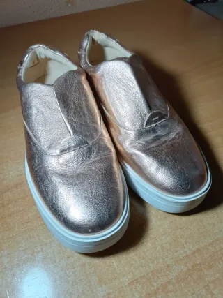 Zapatillas Clarks Cush on Plus Doradas