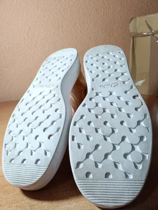 Zapatillas Clarks Cush on Plus Doradas