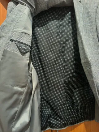 Traje de chaqueta gris a cuadros