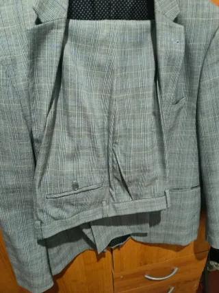 Traje de chaqueta gris a cuadros