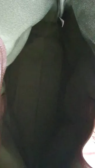 SOLO FINDE 100€.Conjunto Bolso y Gorra con logotip