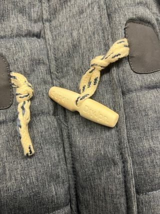 Chaleco acolchado con capucha y borreguito