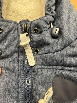 Chaleco acolchado con capucha y borreguito